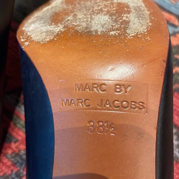 Marc Jacobs black pumps with bow, suede heel and leather soles. Size 38.5/8. - Picture 2 of 5